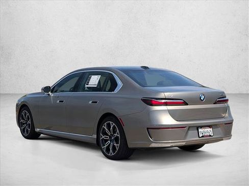 Used 2025 BMW i7 eDrive50 w/ Premium Package RWD image 8