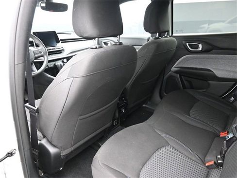 Used 2025 Jeep Compass Sport image 17