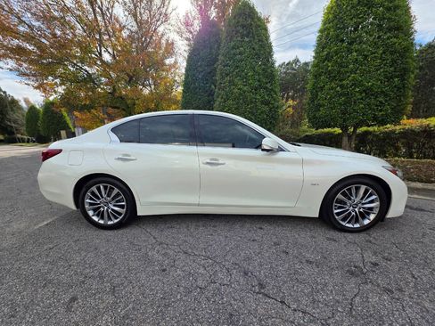 Used 2018 INFINITI Q50 Luxe w/ Essential Package (3.0T Luxe) AWD/4WD image 6