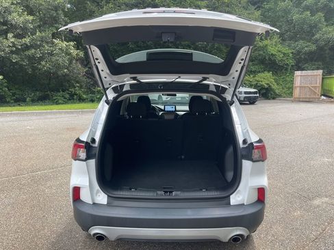 Used 2021 Ford Escape SE image 17