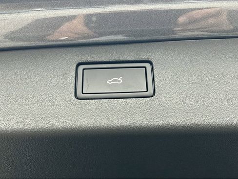 New 2026 Volkswagen Tiguan SE image 17