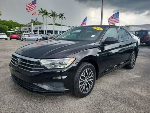 Used 2020 Volkswagen Jetta SE w/ SE Cold Weather Package FWD image 3