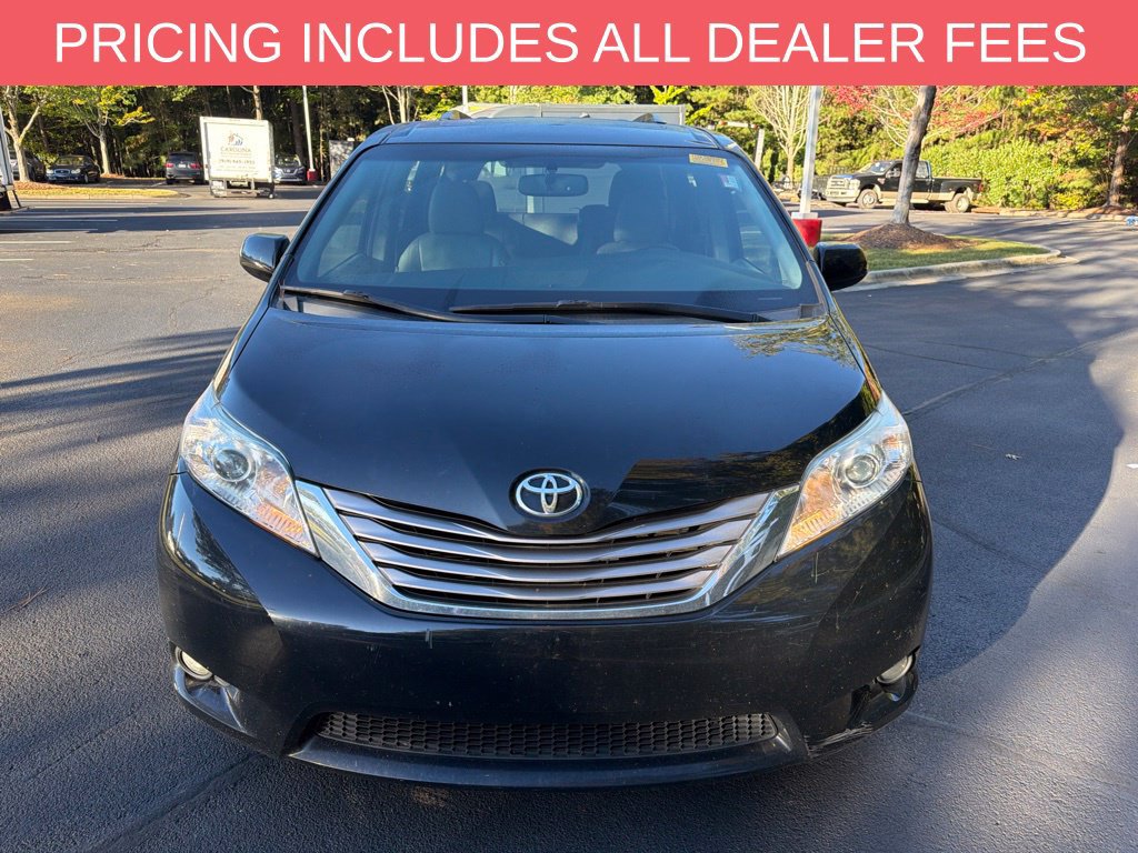 Used 2016 Toyota Sienna XLE Premium FWD image 2