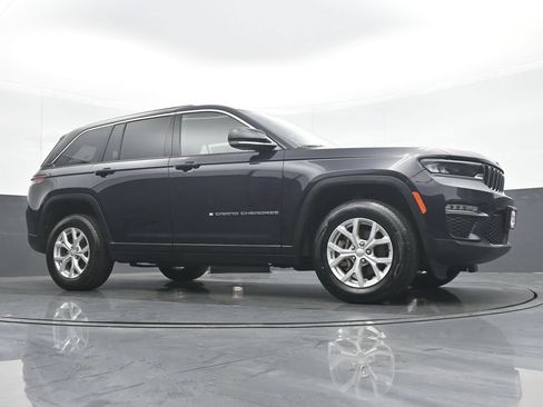 Used 2023 Jeep Grand Cherokee Limited AWD/4WD image 32