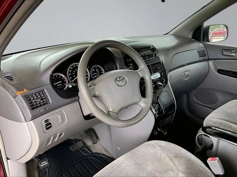 Used 2004 Toyota Sienna FWD image 11