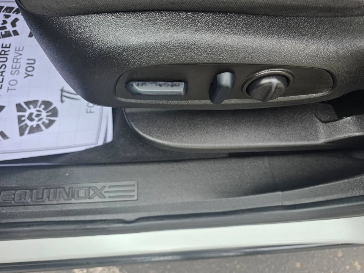 Used 2022 Chevrolet Equinox LT w/ Driver Convenience Package FWD image 39