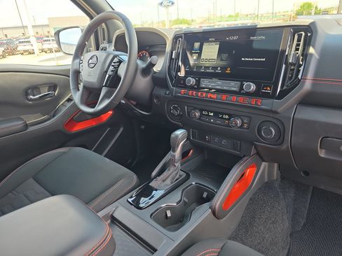 Used 2025 Nissan Frontier PRO-4X AWD/4WD image 16