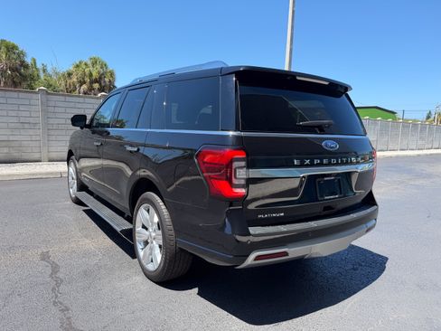 Used 2023 Ford Expedition Platinum AWD/4WD image 3
