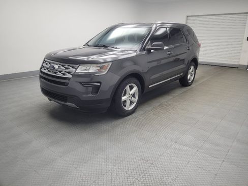 Used 2019 Ford Explorer XLT FWD image 2