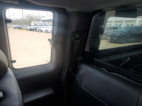 Used 2016 Ford F250 Lariat w/ Chrome Package image 13