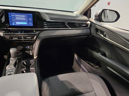 Used 2025 Toyota Camry LE image 11