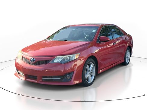 Used 2013 Toyota Camry SE image 3
