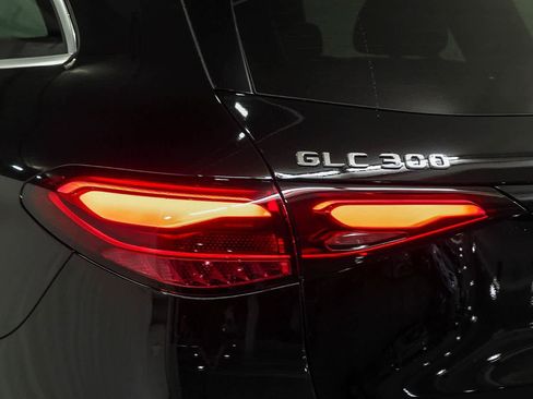 Used 2025 Mercedes-Benz GLC 300 4MATIC image 7