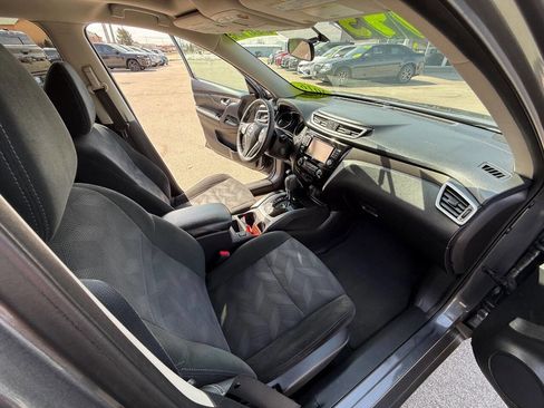 Used 2016 Nissan Rogue SV image 14