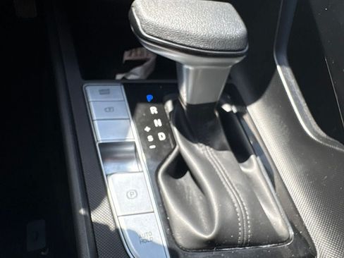 Used 2025 Hyundai Elantra Hybrid FWD image 18