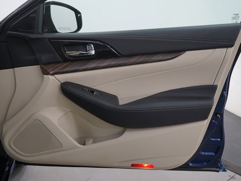 Used 2016 Nissan Maxima Platinum image 9