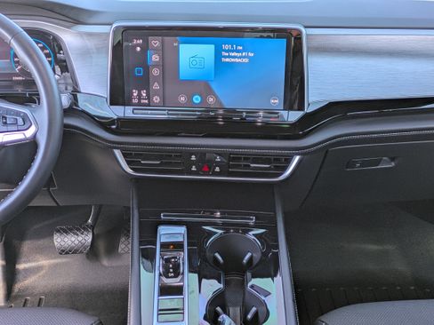 Used 2024 Volkswagen Atlas Cross Sport SE image 18