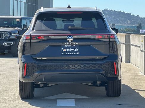 New 2026 Volkswagen Tiguan SEL R-Line AWD/4WD image 5