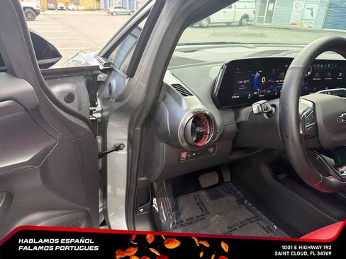 Certified 2024 Chevrolet Equinox EV RS FWD image 18