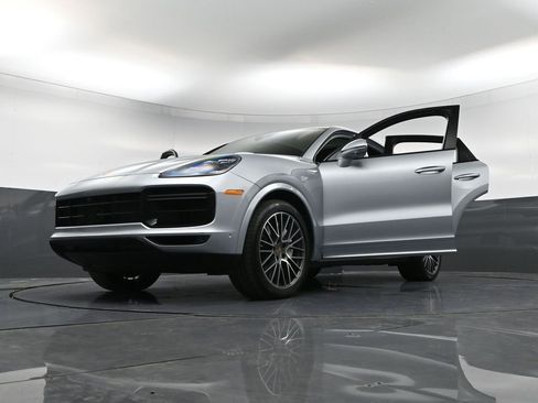 Certified 2022 Porsche Cayenne Turbo image 40
