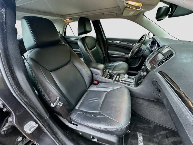 Used 2015 Chrysler 300 Limited RWD image 30