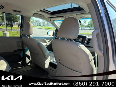 Used 2017 Toyota Sienna XLE w/ XLE Navigation Package FWD image 14