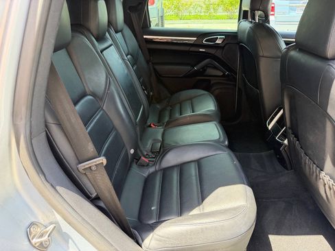 Used 2016 Porsche Cayenne AWD/4WD image 16