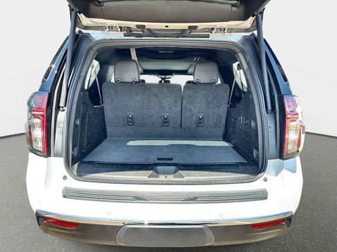 Used 2023 Chevrolet Suburban LT w/ Luxury Package RWD image 18