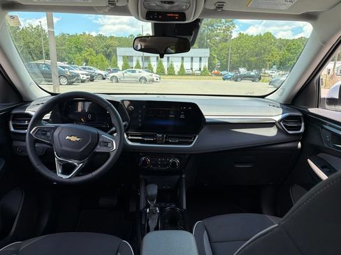 Used 2026 Chevrolet TrailBlazer LT w/ LT Cold Weather Package FWD image 8