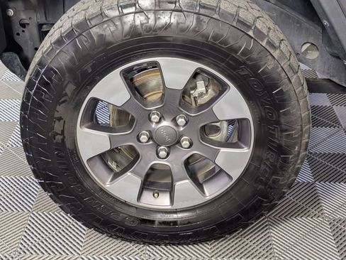 Used 2018 Jeep Wrangler Unlimited Sahara image 8