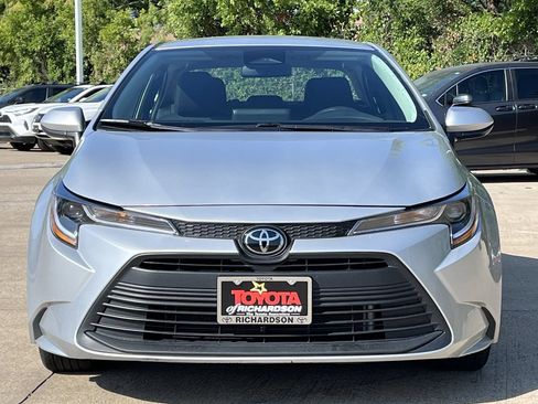 Used 2025 Toyota Corolla LE FWD image 7