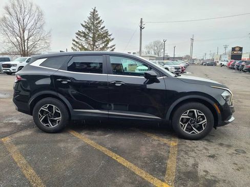 Used 2023 Kia Sportage LX image 5