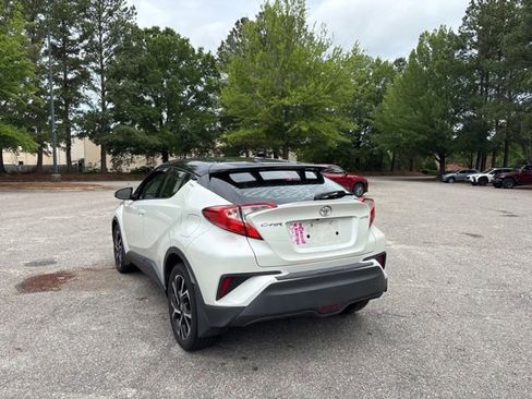 Used 2019 Toyota C-HR Limited FWD image 4