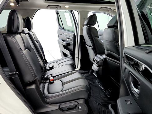 Used 2023 Honda Pilot Touring image 18