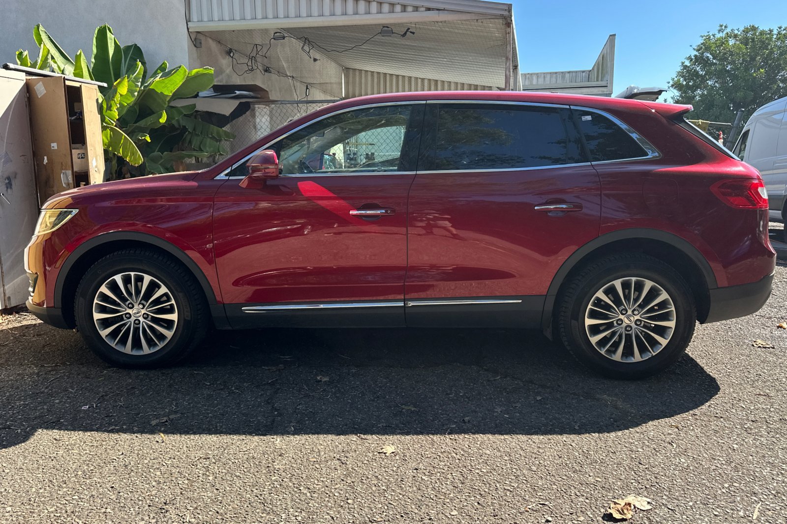 Used 2018 Lincoln MKX Select w/ Select Plus Package AWD/4WD image 6