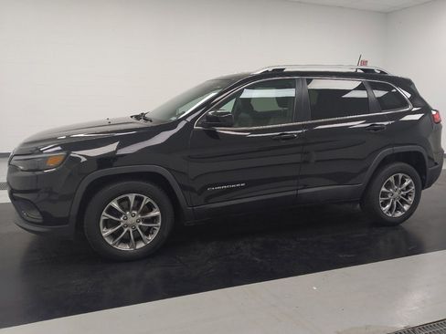 Used 2019 Jeep Cherokee Latitude Plus image 2