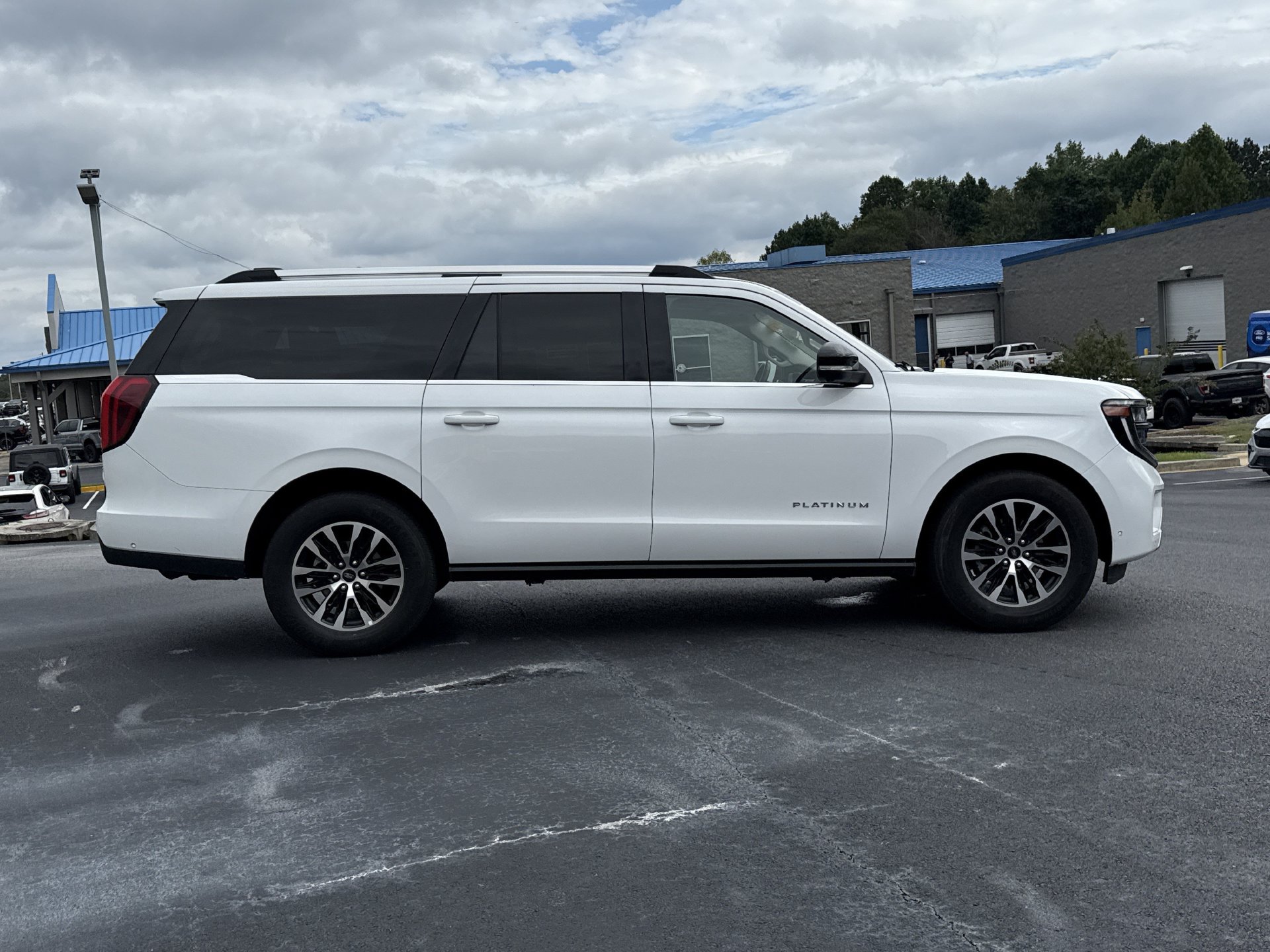 Used 2025 Ford Expedition Max Platinum AWD/4WD image 32