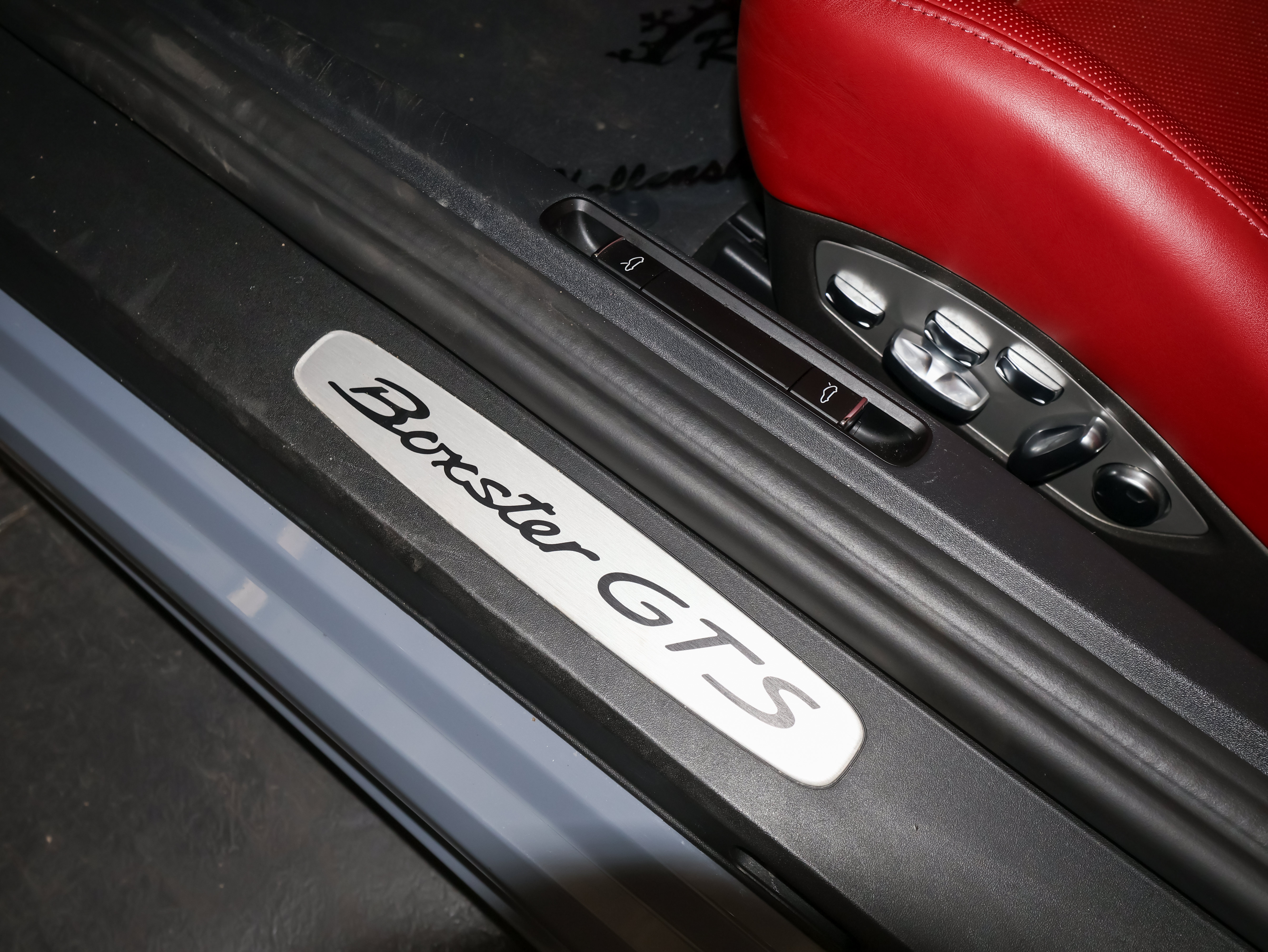 Used 2024 Porsche 718 Boxster GTS RWD image 16
