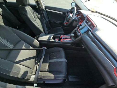 Used 2018 Honda Civic EX image 5