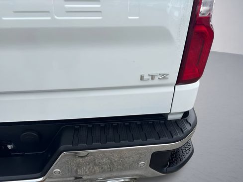 Used 2025 Chevrolet Silverado 1500 LTZ w/ LTZ Premium Package AWD/4WD image 35