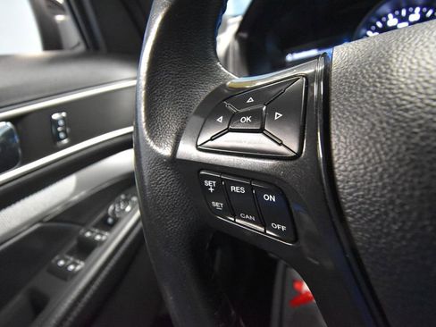 Used 2017 Ford Explorer XLT w/ Equipment Group 202A image 12
