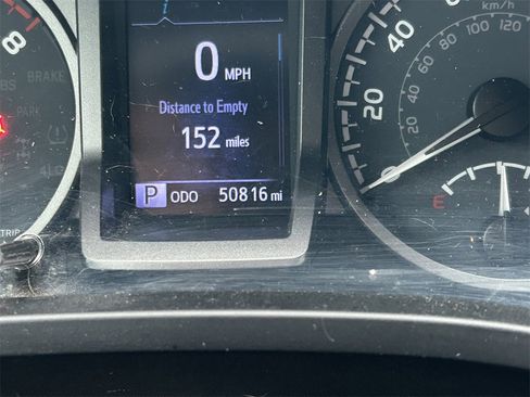 Used 2020 Toyota Tacoma TRD Off-Road image 33