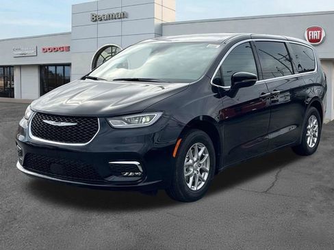 New 2026 Chrysler Pacifica Select FWD image 3