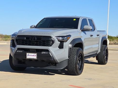 Used 2024 Toyota Tacoma TRD Off-Road AWD/4WD image 3