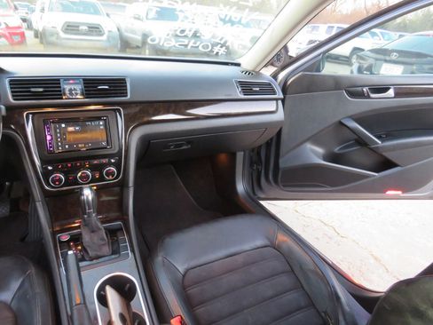 Used 2014 Volkswagen Passat TDI SEL Premium image 26