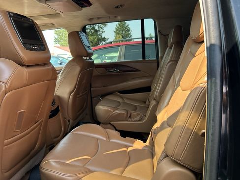 Used 2016 Cadillac Escalade ESV Platinum AWD/4WD image 9