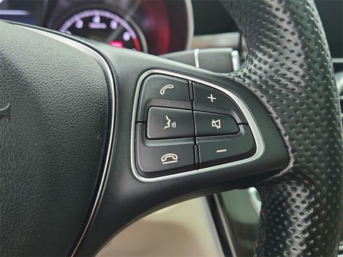 Used 2017 Mercedes-Benz GLC 300 4MATIC image 38