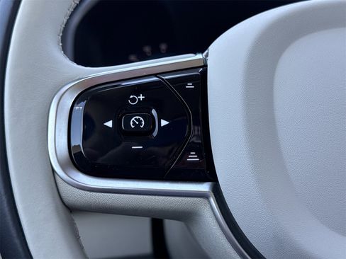 Used 2023 Volvo XC90 B6 Plus w/ Protection Package Premier image 18