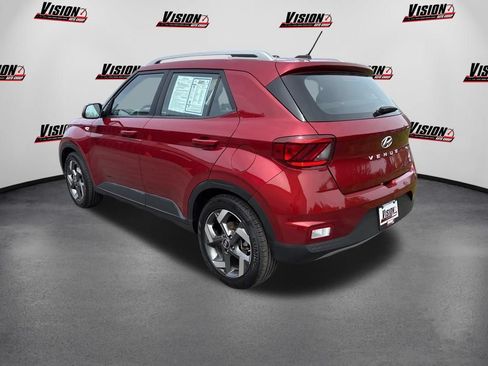 Used 2024 Hyundai Venue SEL FWD image 3