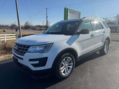 Used 2017 Ford Explorer 4WD image 2